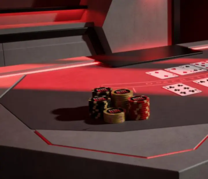 Blackjack stůl s červenou atmosférou a žetony pro eventový program